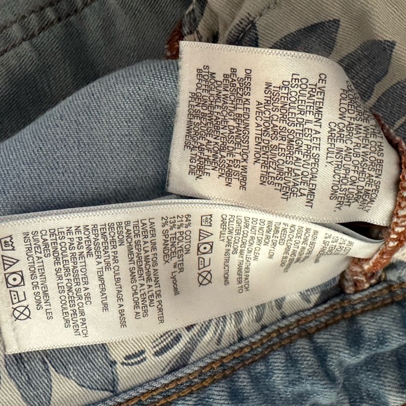 Tommy Bahama Blue Denim Relaxed Straight leg jeans - Picture 9 of 9